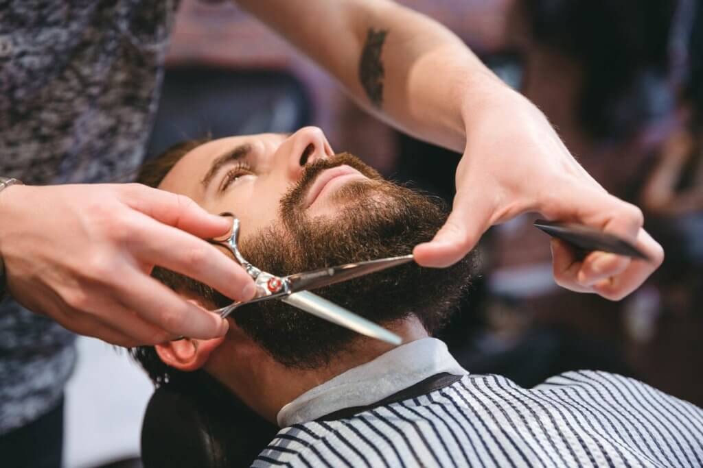 A arte de encantar clientes em salão de beleza e barbearias